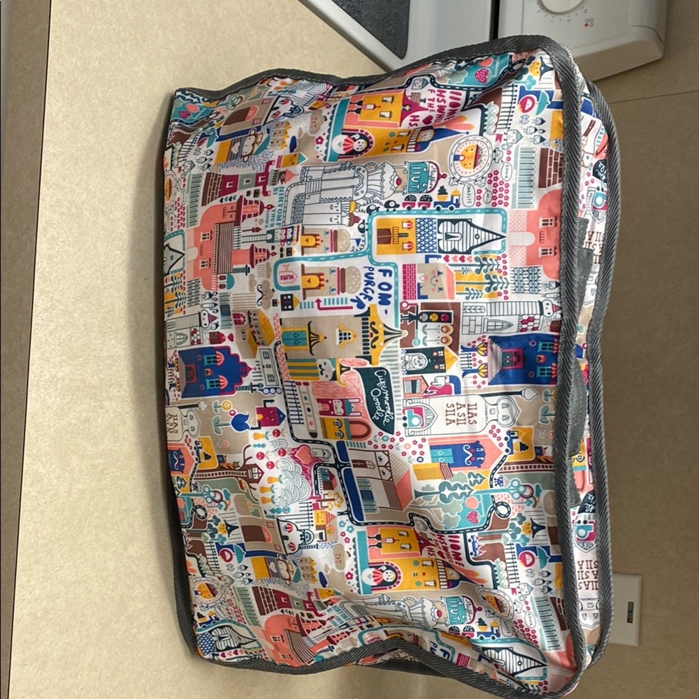 LeSportsac carrying bag 20 inches long 14 inches tall